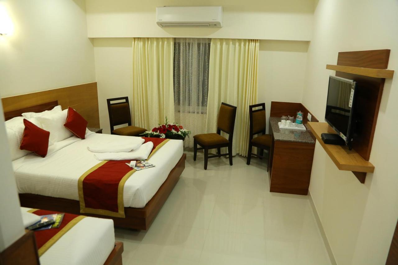 Hotel U.T.Elegance Bangalore Exterior foto